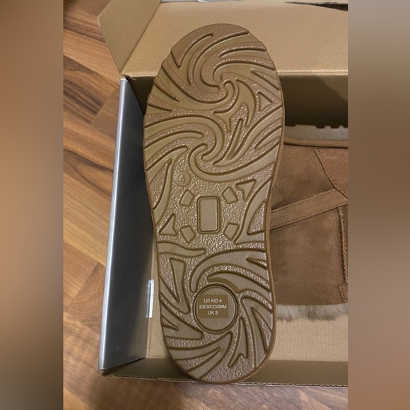 NEW girls shearling buckle boot - Picture 2 of 2